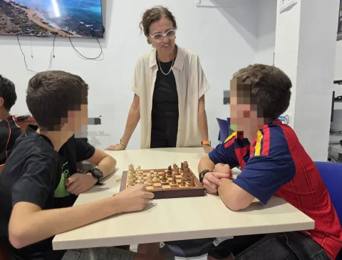 Image for the story: The Aljaraque Youth Centre holds a traditional board game day