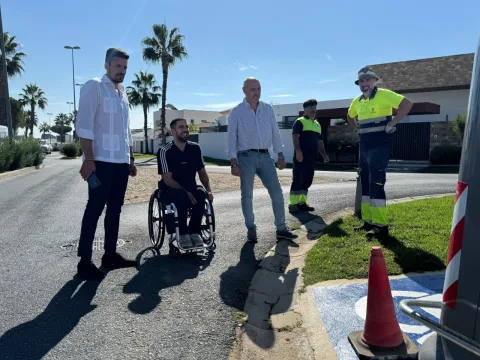 Imagen de la noticia: Aljaraque adapta una isla de contenedores en La Monacilla para personas con movilidad reducida
