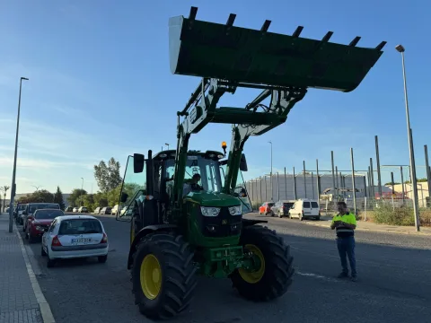 Image for the story: Aljaraque buys a tractor with a front loader for 136,000 euros