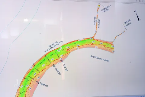 Imagen de la noticia: San Juan del Puerto presenta un estudio del calado de la ría del Tinto para un circuito fluvial colombino